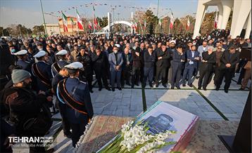 مراسم تشییع پیکر مرحوم اسماعیل احمدی 12