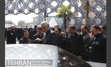 حضور شهردار برای اقامه نماز ظهر عاشورا در میدان امام حسین (ع) 15