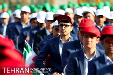 شهردار تهران در آیین نواختن زنگ سال تحصیلی جدید در دبیرستان ماندگار البرز 9