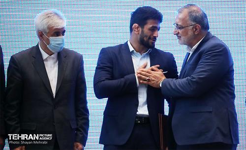 مراسم تجلیل از کشتی‌گیران تیم ملی 42