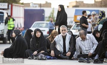 آیین بدرقه جاماندگان اربعین در میدان امام حسین(ع) 38