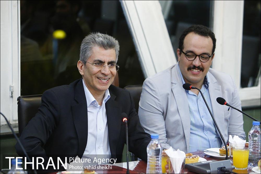 نشست صمیمی دکتر مظاهریان با اصحاب رسانه  3