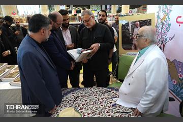 بازدید شهردار تهران از رویداد "اردی‌بهشت کتاب" 30