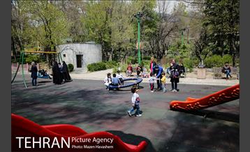 بوستان نیاوران در یک روز آفتابی 6