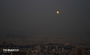 ماه کامل از فراز برج میلاد