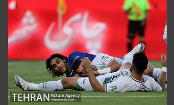 دیدار تیم های فوتبال استقلال تهران و ذوب آهن اصفهان 1