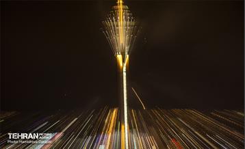 نورافشانی جشن پیروزی انقلاب اسلامی در برج میلاد 25