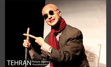 نمایش همه چیز می گذرد، تو نمی گذری‎ 7