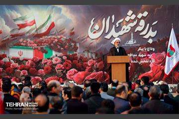 بدرقه شهدای مدافع حرم در میدان امام حسین(ع) 19