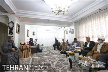 دیدار شهردار از خانواده شهید طباطبایی نیا 18