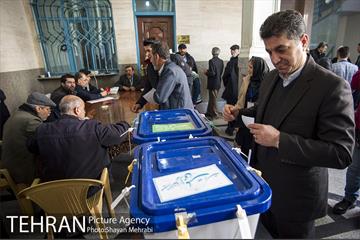 شرکت پیروز حناچی شهردار تهران در انتخابات مجلس شورای اسلامی 9