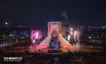 نورافشانی جشن پیروزی انقلاب اسلامی در میدان آزادی 21
