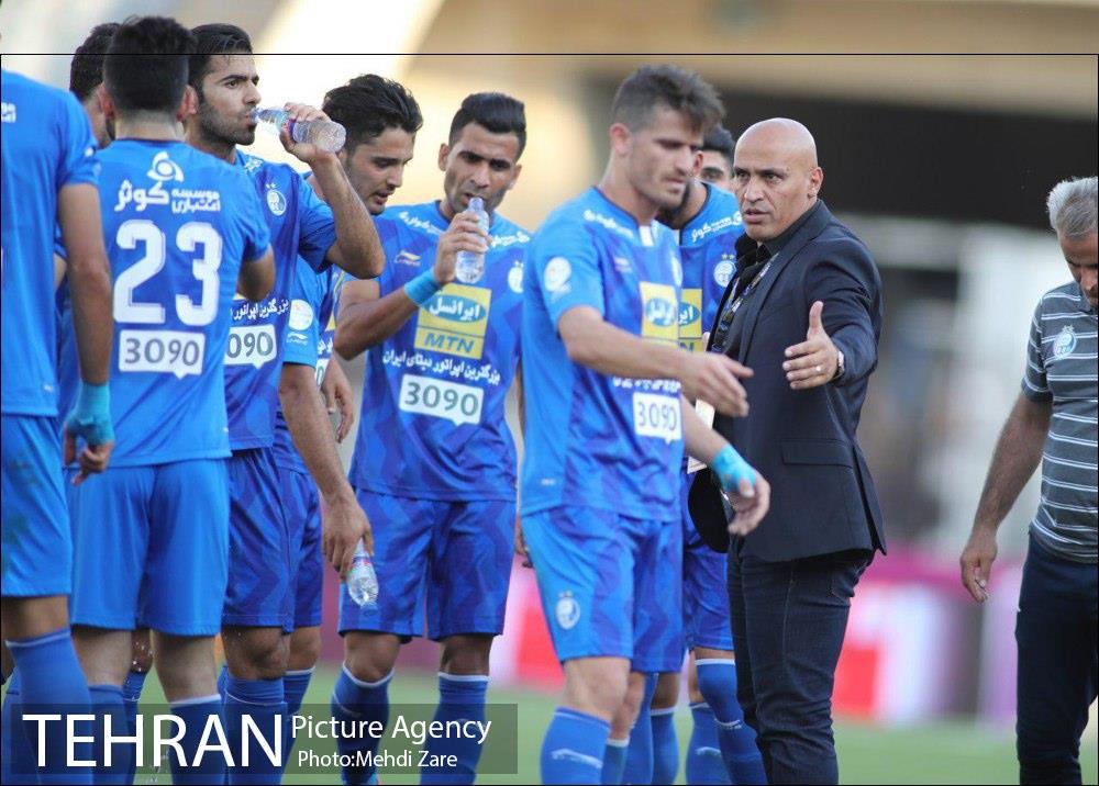 دیدار تیم‌های فوتبال استقلال و پدیده 19