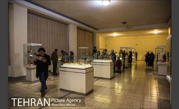 گشت و گذاری در موزه‌های ملی، آبگینه و نقاشی 25