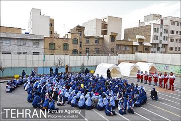 مانور سراسری زلزله در مدرسه دخترانه شهید باکری 17