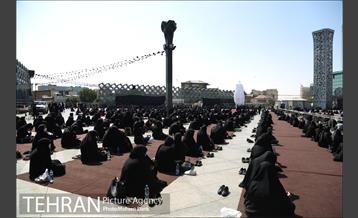 مراسم عزاداری ظهر عاشورا در میدان امام حسین(ع) 5