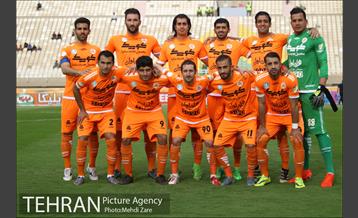 دیدار تیم های فوتبال استقلال خوزستان و سایپا تهران