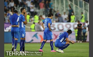 دیدار استقلال و صنعت نفت آبادان در لیگ برتر فوتبال 12