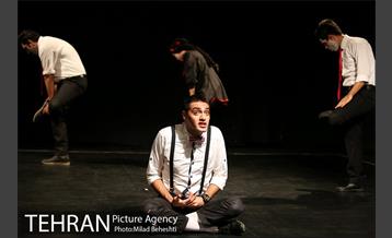 نمایش ماجرای عجیب سگی در شب‎ 3