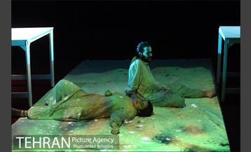 نمایش چرا که صدای تو با صدای من آشناست‎ 10