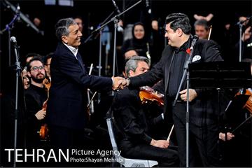 شب موسیقی انقلاب در منطقه گردشگری عباس آباد 40
