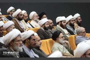 نشست فصلی ائمه جماعت و مدیران حوزه های علمیه منطقه 12 با مدیران شهری 15