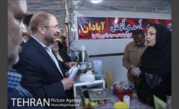 بازدید شهردار تهران از بازارچه مردم خرمشهر در کنار باغ موزه دفاع مقدس 18