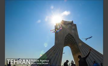 همایش زنگ تحرک و جشنواره بادبادک ها در میدان آزادی 29