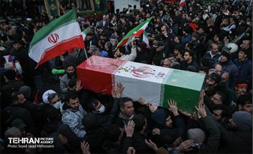 تشییع پیکر ۱۰۰ شهید مردمی و مدافع امنیت در تهران - 3 10