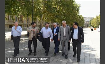 بازدید اعضا شورای شهر از محوطه سردرب باغ ملی و میدان مشق 17