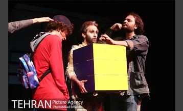 نمایش ماجرای عجیب سگی در شب 5