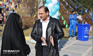 پنجره‌ای رو به آسمان آبی در منطقه 3 21