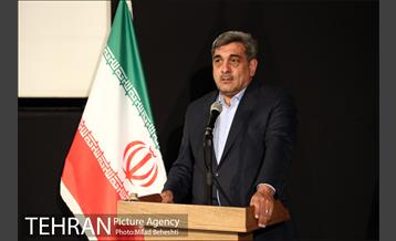 افتتاحیه مستند زمستان است 9