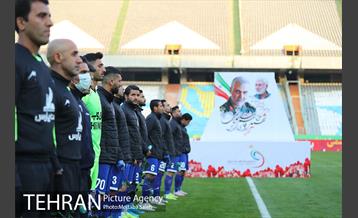 دیدار تیم‌های فوتبال استقلال و آلومینیوم اراک  1