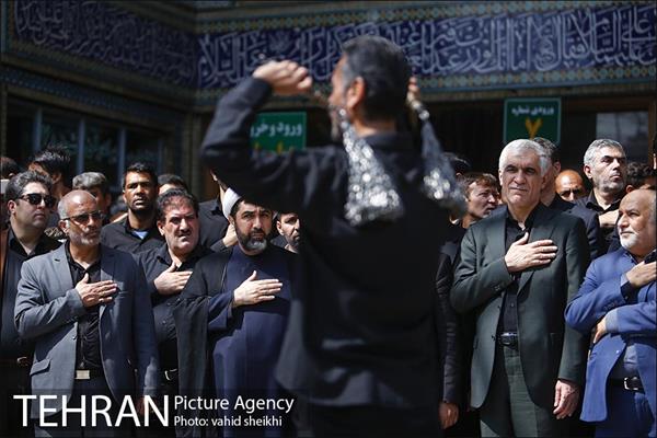 حضور شهردار در بین عزاداران امام حسین(ع)در حرم حضرت عبدالعظیم حسنی 17