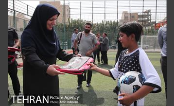 دیدار دوستانه بین پیشکسوتان پرسپولیس-استقلال با کودکان کار 18