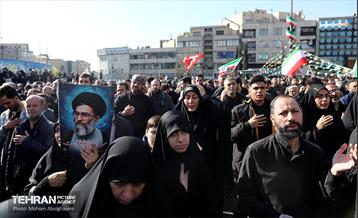 اجتماع مردم تهران در پی شهادت رهبر انقلاب - 2 47