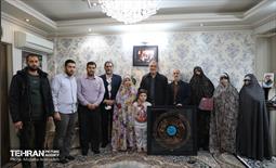 حضور شهردار تهران در منزل خانواده شهید عبدالله باقری 11