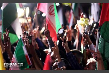 شادی مردم تهران پس از حمله موشکی ایران 3