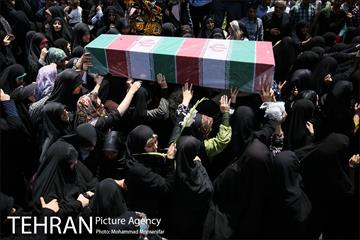 مراسم تشییع پیکرهای مطهر ۱۵۰ شهید تازه‌ تفحص‌ شده دفاع مقدس  - ۲ 28