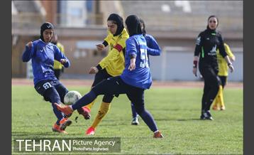 دیدار تیم‌های فوتبال بانوان البرز و سپاهان 6