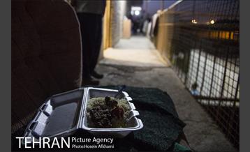 لقمه های مهربانی در محله دولتخواه‎ 11