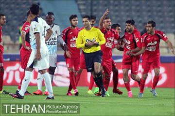 دیدار تیم های فوتبال پرسپولیس و پیکان