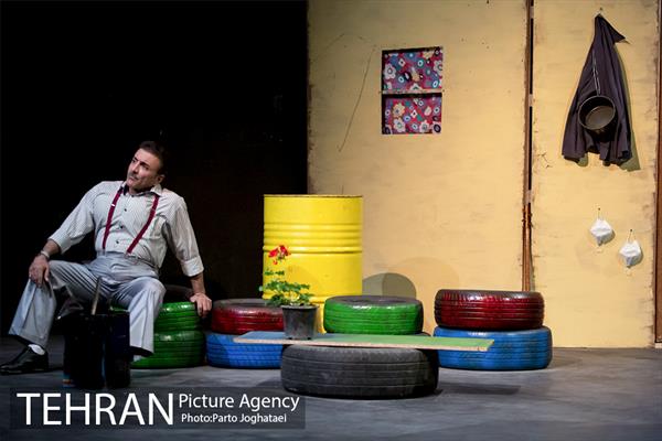 نمایش «هجده سالگی» 9