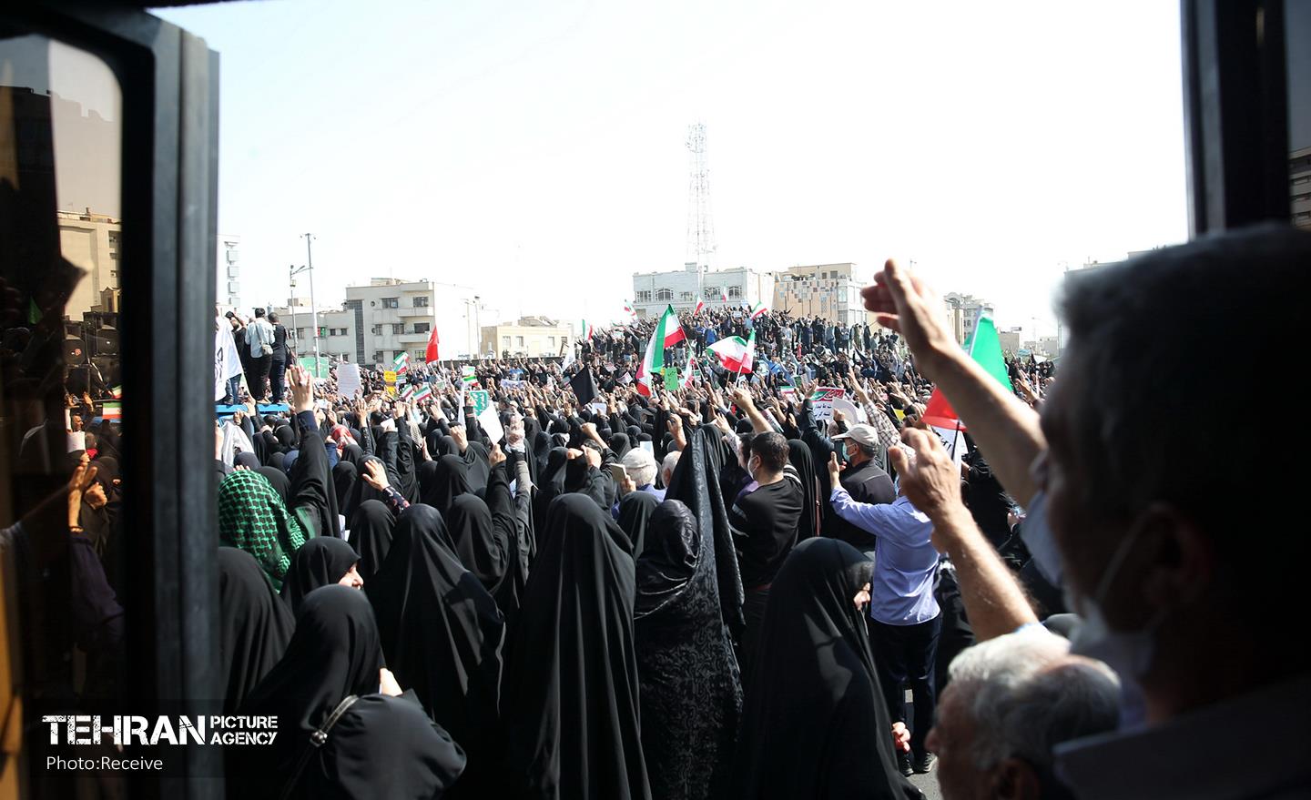 راهپیمایی نمازگزاران نماز جمعه تهران در اعتراض به حوادث اخیر