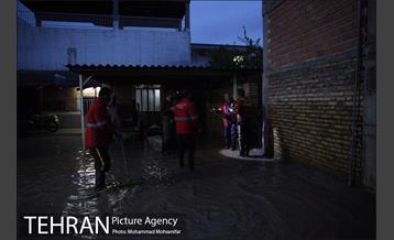 تخلیه آب از منازل مسکونی شهر آق قلا 11