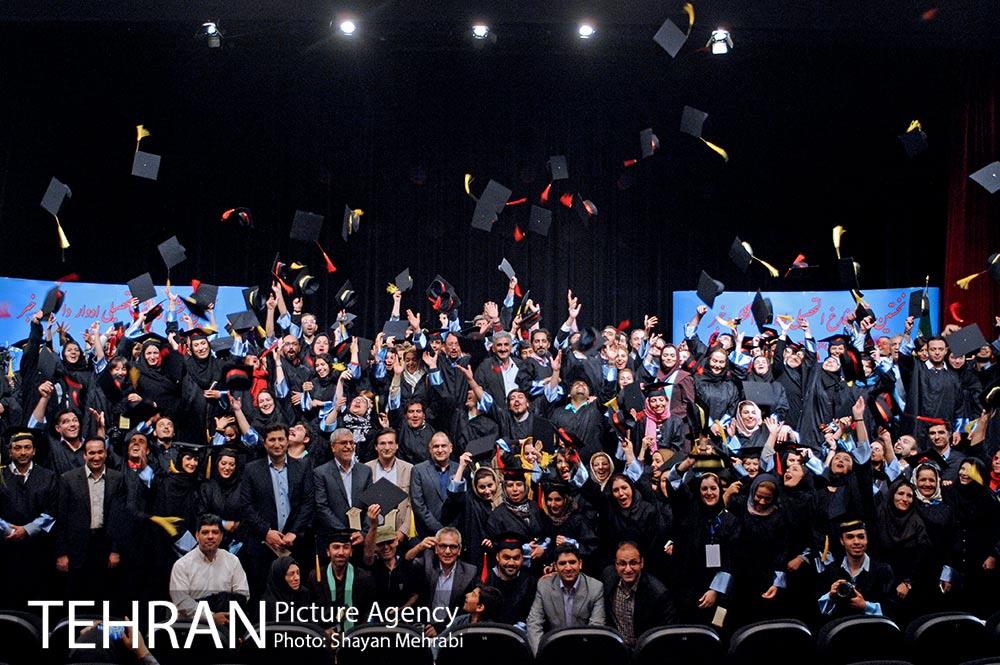نخستین جشن فارغ التحصیلی ادوار دانشکده خبر 53