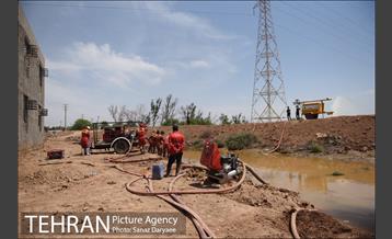 عملیات تخلیه کامل آب شهرک مسکونی پیام اهواز 23