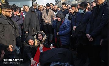 تشییع پیکر خبرنگار فقید مهدی علیرضایی 4