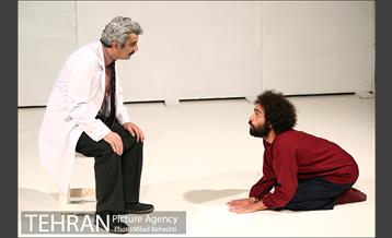 نمایش گریز از مرکز 13